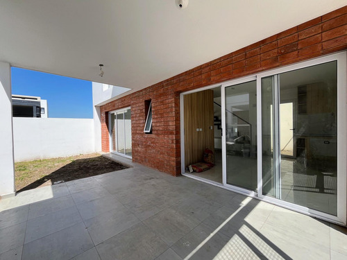 Lomas De Manantiales Duplex 3 Dormitorios 3 Baños A Estrenar