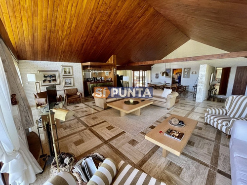 Imagen 3 de 30 de Espectacular Residencia En Zona Residencial, Ideal Para Vivir Todo El Año