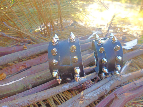 Pulsera Muñequera Cuero Natural Tachas