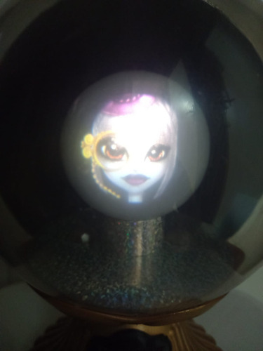 Bratzillaz Yasmina Magic Fortune Teller Crystal Ball Som Luz