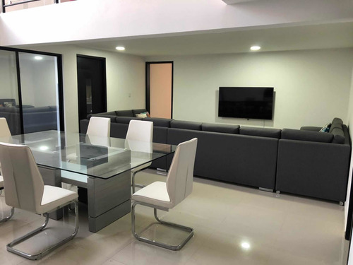 Venta, Casa Grande De 6 Recamaras Y 4.5 Baños Con Jardín