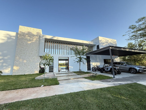 Casa En Venta En Cabo Norte, Vista Al Lago, Mérida Yucatán