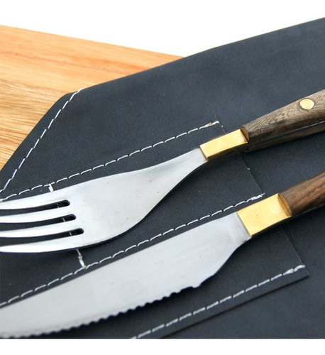 Imagen 5 de 8 de Tabla Para Asado De Madera Con Cubiertos Capibara Gourmet