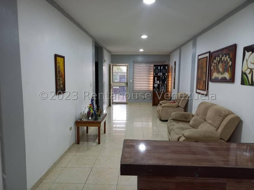 Maribel Morillo & Naudy Escalona Vende Casa En La Piedad Cabudare  Lara, Venezuela,  3 Dormitorios  3 Baños  152 M² 