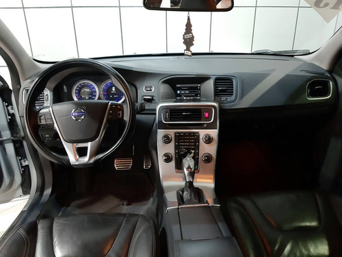 Volvo V60 2.0 T5 R Design Comfort 16v Turbo Gasolina 4p
