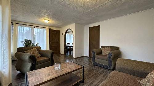 Casa En Venta De 4 Dorm. 2 Baños En Punta Arenas