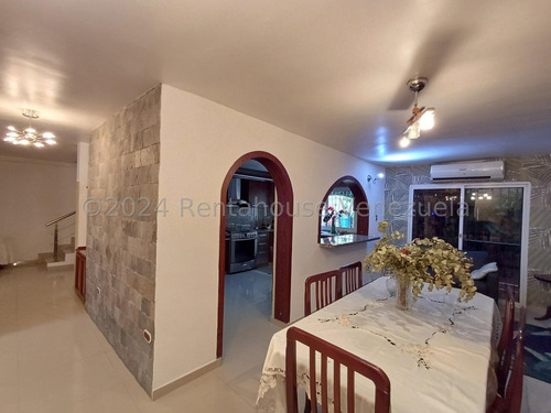 Venta De Townhouse En Villas Geicas Maracay Aragua 24-19067 Irr
