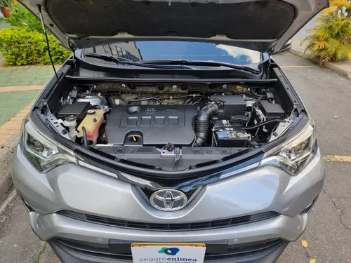 Toyota RAV4 2.0 Street