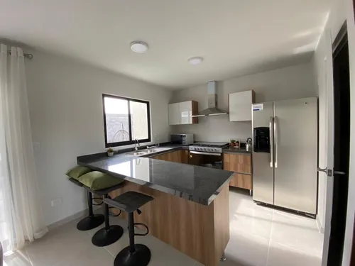Preciosa Casa Entre El Refugio Y Zibatá, 3 Recamaras, 2.5 Baños, Jardín, Alberca