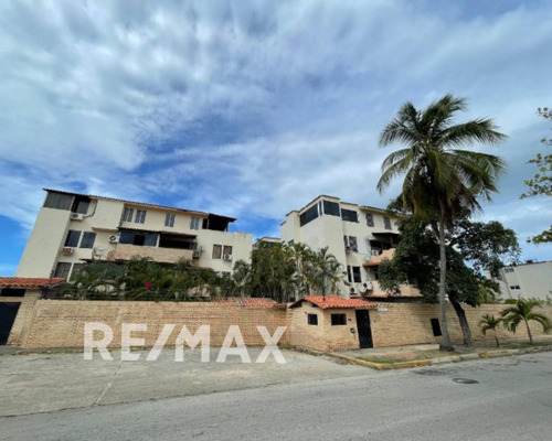 Re/max 2mil Vende Apartamento En El Conjunto Residencial Marbella Ii, Urbanización Maneiro. Isla De Margarita, Estado Nueva Esparta 