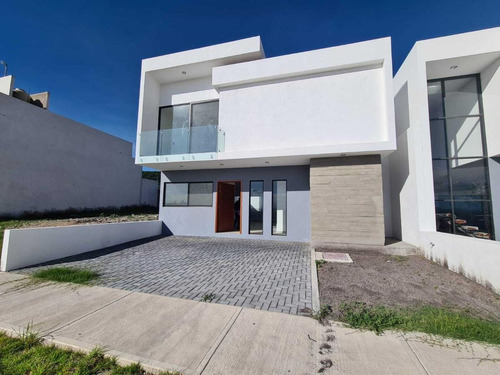 Venta De Casa En El Encino Residencial Y Golf, Cerca De Centro Sur, Qro. 