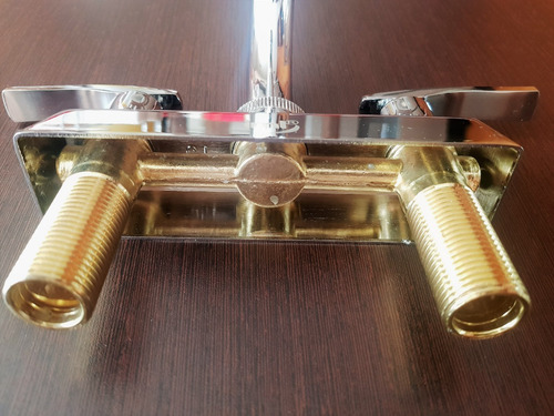 Mezcladora Para Lavabo Con Manerales De Palanca Zinc Cromado