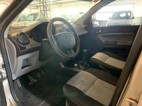 Imagen 9 de 15 de Ford Fiesta Ambiente
