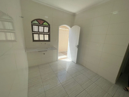 Imagem 11 de 17 de M - Casa Geminada Reformada Na Guilhermina, Oportunidade! 2 Dorm C/ Suíte, Churrasqueira E Vagas Cobertas.