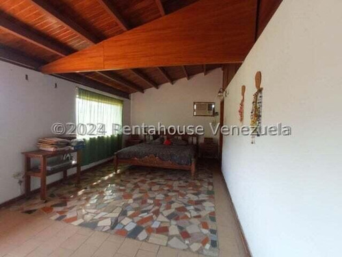Amplia, Estilo Dúplex, 2.500 Mtrs De Terreno, Además, Cuenta Con Un Chalet De 170 Mtrs,, Canchas De Tenis Y De Usos Múltiples, Pinatero, Caney Y Parrillera. Todo Esto Dentro De Conjunto Privado