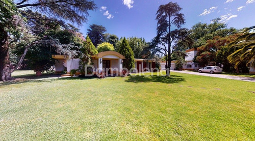 Casa Quinta  En Venta O Permuta Ubicado En La Reja, Moreno