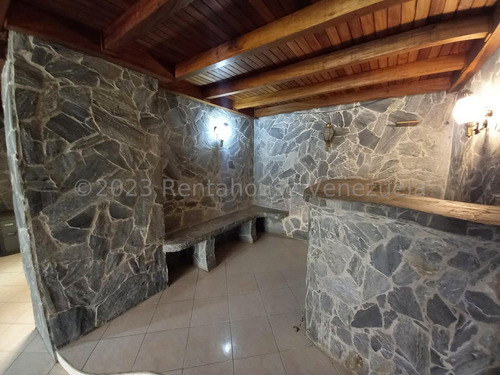 Amplio Y Comodo Apartamento Para Diseñar A Su Estilo Con Detalles Mediterraneos En Piedra Y Madera, Con Excelente Ubicacion Zona Norte De La Gran Valencia, Piso Medio, Edificio Conservado
