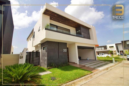 Imagen 2 de 20 de Casa Con Extraordinarios Acabados En Punta Tiburón