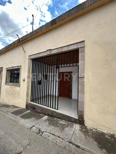 Casa De 1 Piso En Colonia Centro En Parral, Chihuahua