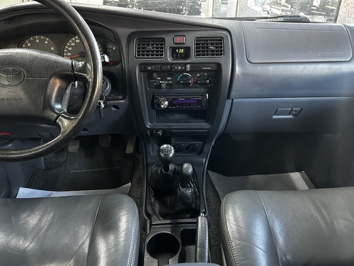 Toyota Hilux SW4 3.0 4X4 8V TURBO DIESEL 4P MANUAL