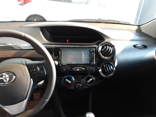 Toyota Etios Xls 6m/t 4p My21