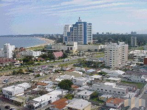 Imagen 3 de 17 de Hermoso Apartamento Con Excelentes Servicios De Uso Comun Y Magnãfica Vista Al Mar.
