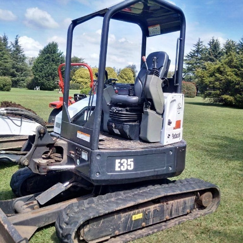 Imagen 3 de 9 de Excavadora Bobcat E-35 Impecable Todos Sus Service Oficiales