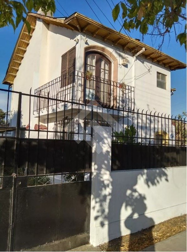 Casa En Venta 6d/3b/e En La Cisterna