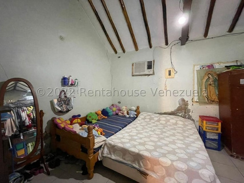 Imagen 4 de 14 de En Venta Cómoda Y Fresca Casa De Estilo Colonial, Ubicada En El Casco Central De La Vela De Coro. 04127800070. Mls 22-21114