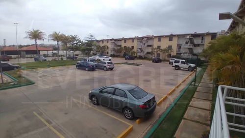 Imagen 2 de 7 de Apartamento En Alquiler Residencias Guaica Suites