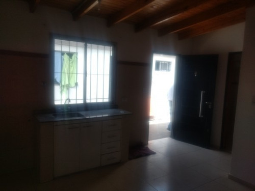 Venta Departamento En Isidro Casanova. 2 Ambientes Amplios