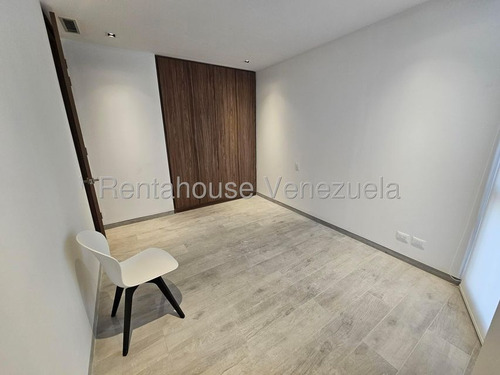 Espectacular Apartamento En Las Mercedes Cod. 26-430