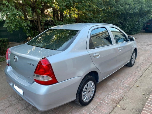 Imagen 3 de 10 de Toyota Etios 1.5 4p C/gnc
