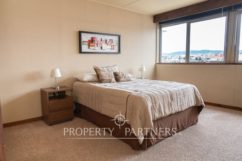 Elegante Duplex Con Hermosa Vista Al Estrecho Amob...