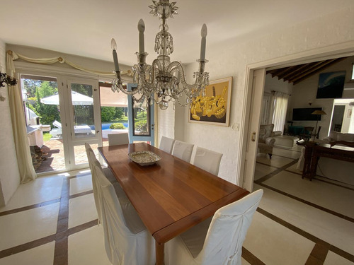 Casa En Punta Del Este En La Barra. Vista Al Mar Desde Planta Alta.