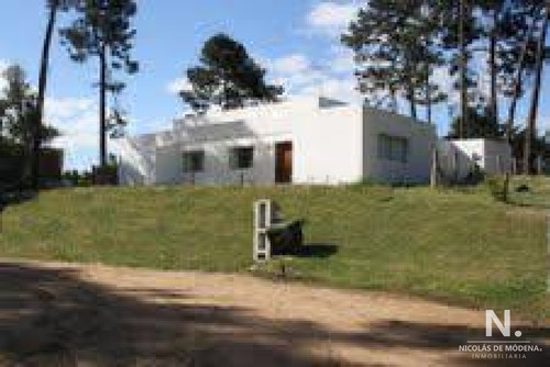 Vende Casa De 3 Dormitorios En Punta Del Este 