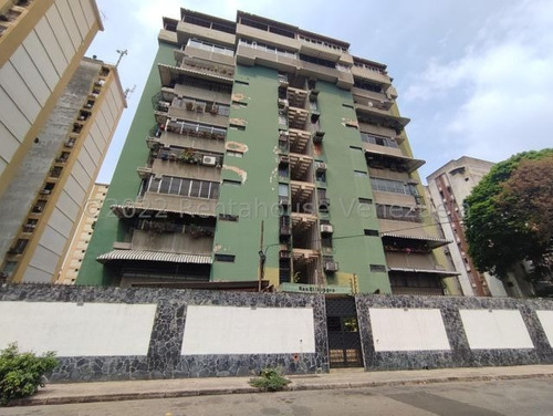 Apartamento En Venta En Urbanizacion La Esperanza En Maracay 24-9177 Yjs