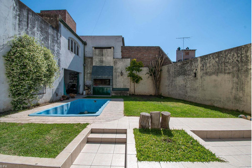 Imagen 2 de 29 de Venta De Casa Con Gran Patio En Pichincha