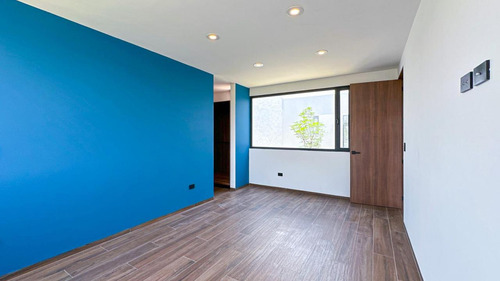 Casa En Venta En Metepec Con Diseño Moderno Y Jardín Interno
