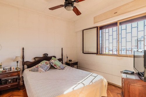 Departamento De 3 Ambientes En Piso Alto Al Frente Con Vista Abierta En Palermo C.a.b.a