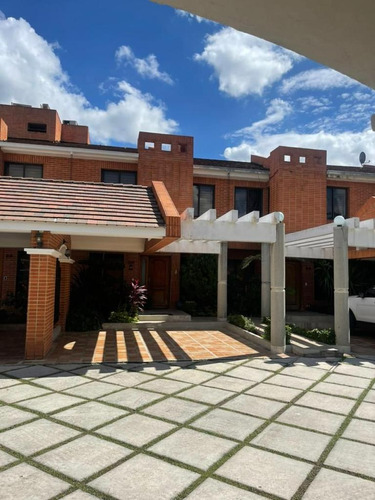 Venta De Imponente Y Comodo Tonwhouses En Trigal Norte 