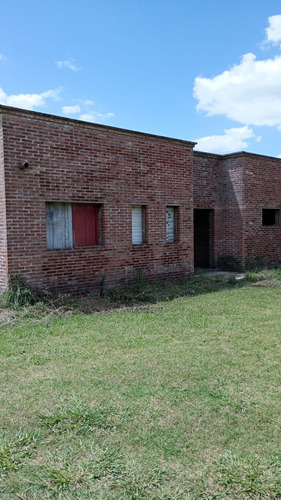 Quinta En Venta - 8 Dormitorios 5 Baños - Cocheras - 14.800mts2 - Salto