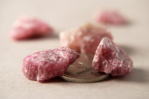 Imagen 1 de 2 de Piedra Turmalina Rosa Cristales De 1,5 Cm