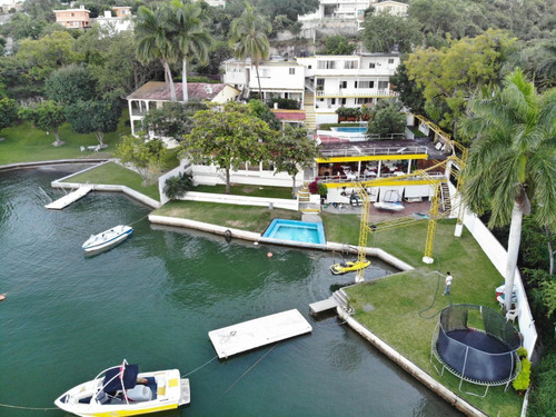 Venta De Hotel En Tequesquitengo Morelos