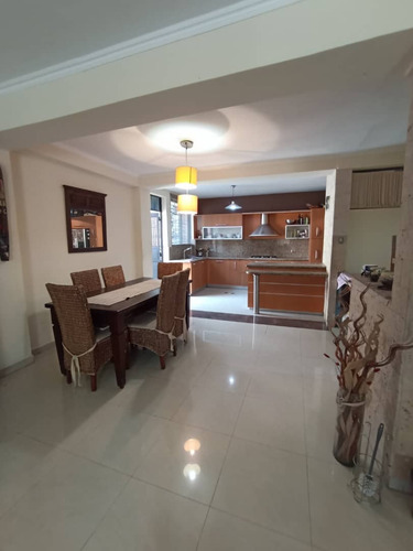 Venta Townhouse Conjunto Villas Shirak, Mañongo Naguanagua