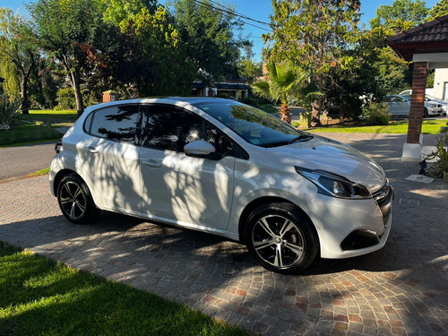 Peugeot 208 1.6 Feline
