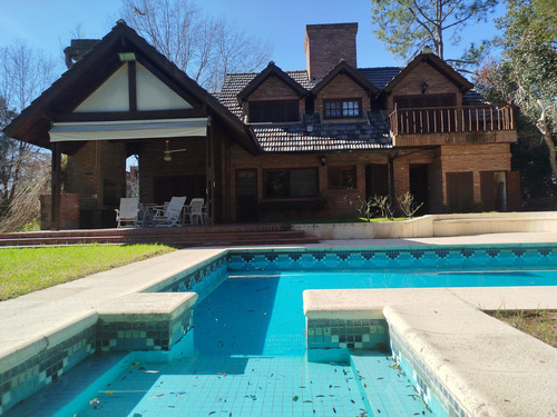 Casa Sobre Golf De Muy Buena Calidad En Excelente Ubicación 2 Lotes