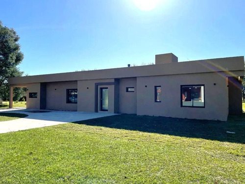 Imagen 2 de 13 de Casa En Venta 5 Ambientes A Estrenar En Comarcas De Lujan, Santa Irene