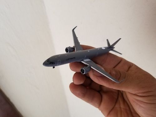 Avion Airbus A321neo De Luftwaffe 15+10 En La Escala 1:400