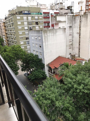 Venta / Departamento De 1 Ambiente A La Calle Con Balcón Saliente / Completamente Reciclado / Mar Del Plata